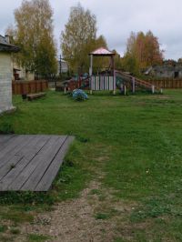 По инициативе администрации МО «Хозьминское» на детскую площадку в парк отдыха в п. Хозьмино были приобретены 4 детских игровых объекта